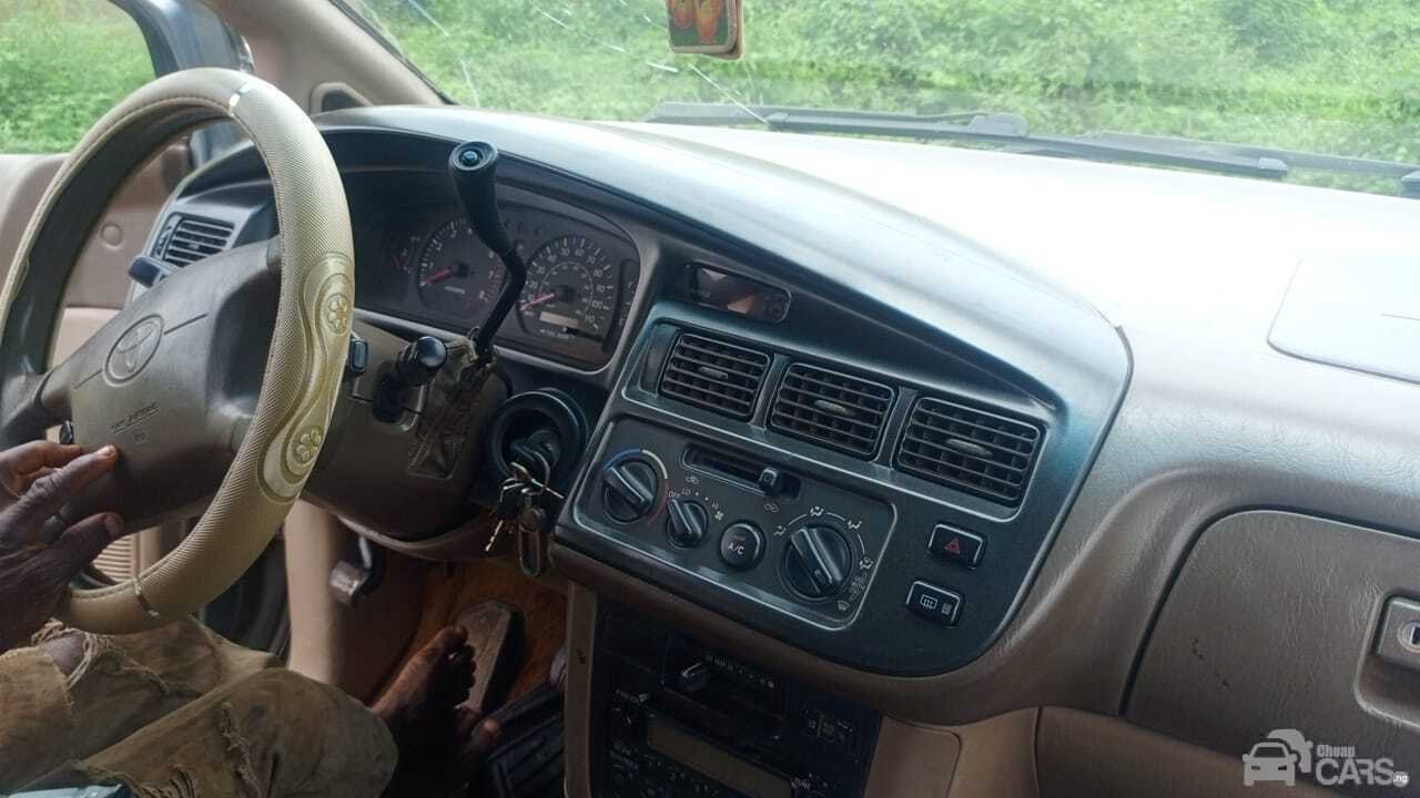 1999 Toyota Sienna