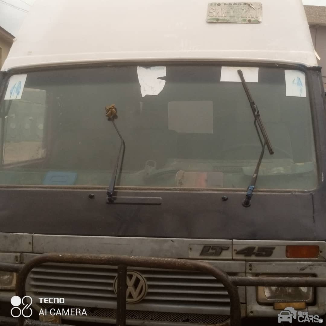 Volkswagen 6 wheeler — Side profile