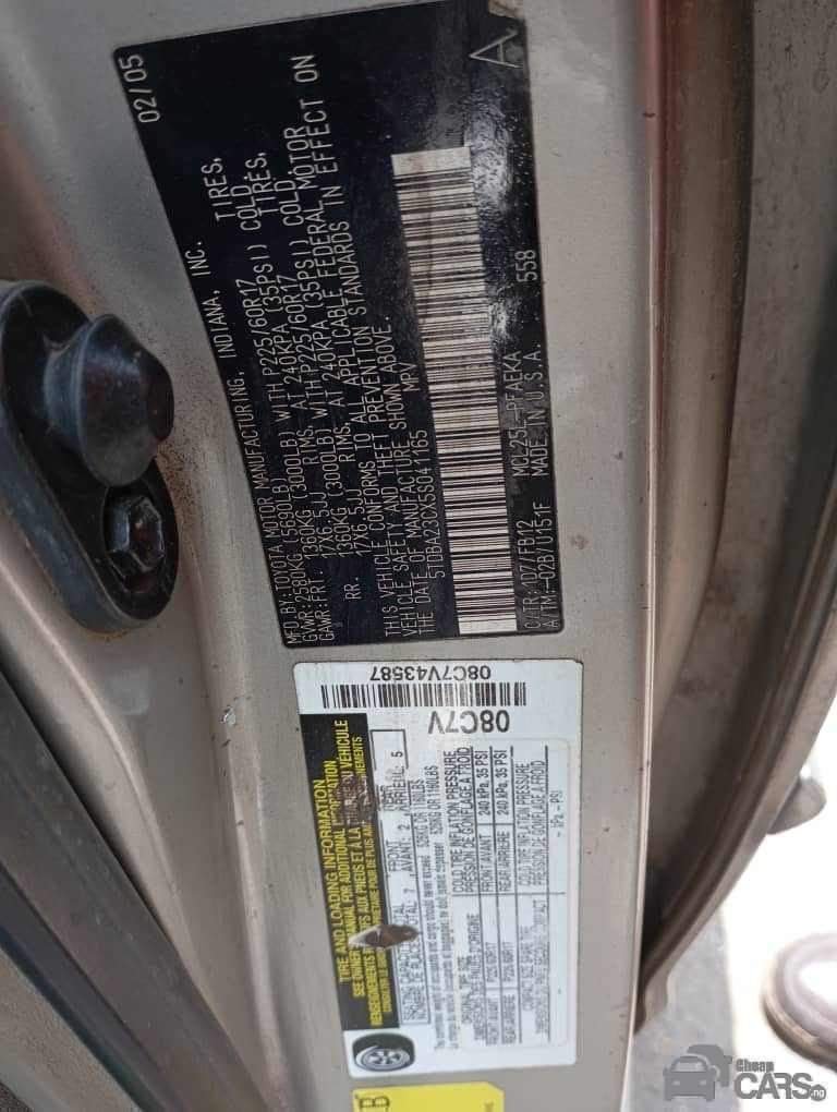 Toyota Sienna 05 — Rear 3/4