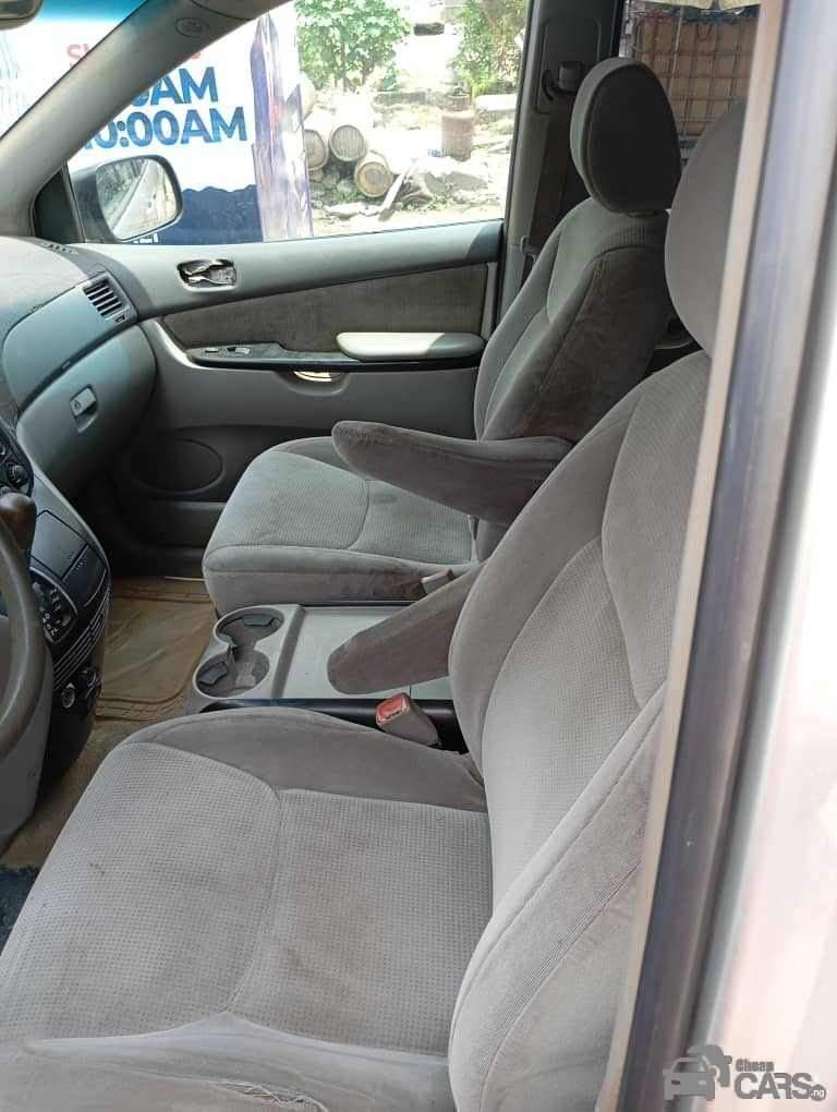 Toyota Sienna 05 — Dashboard