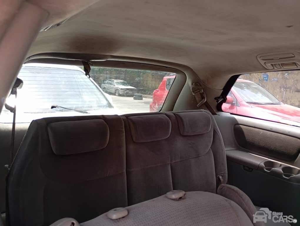 Toyota Sienna 05 — Rear seats