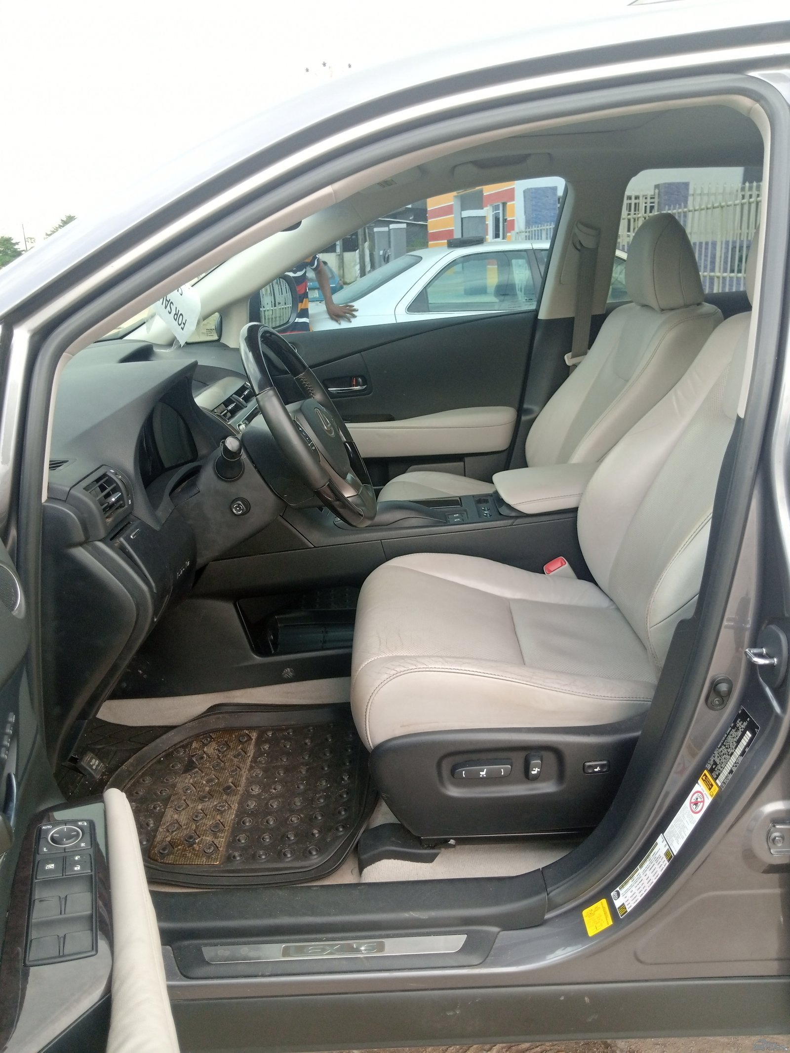2015 Lexus RX350 Model — Side profile