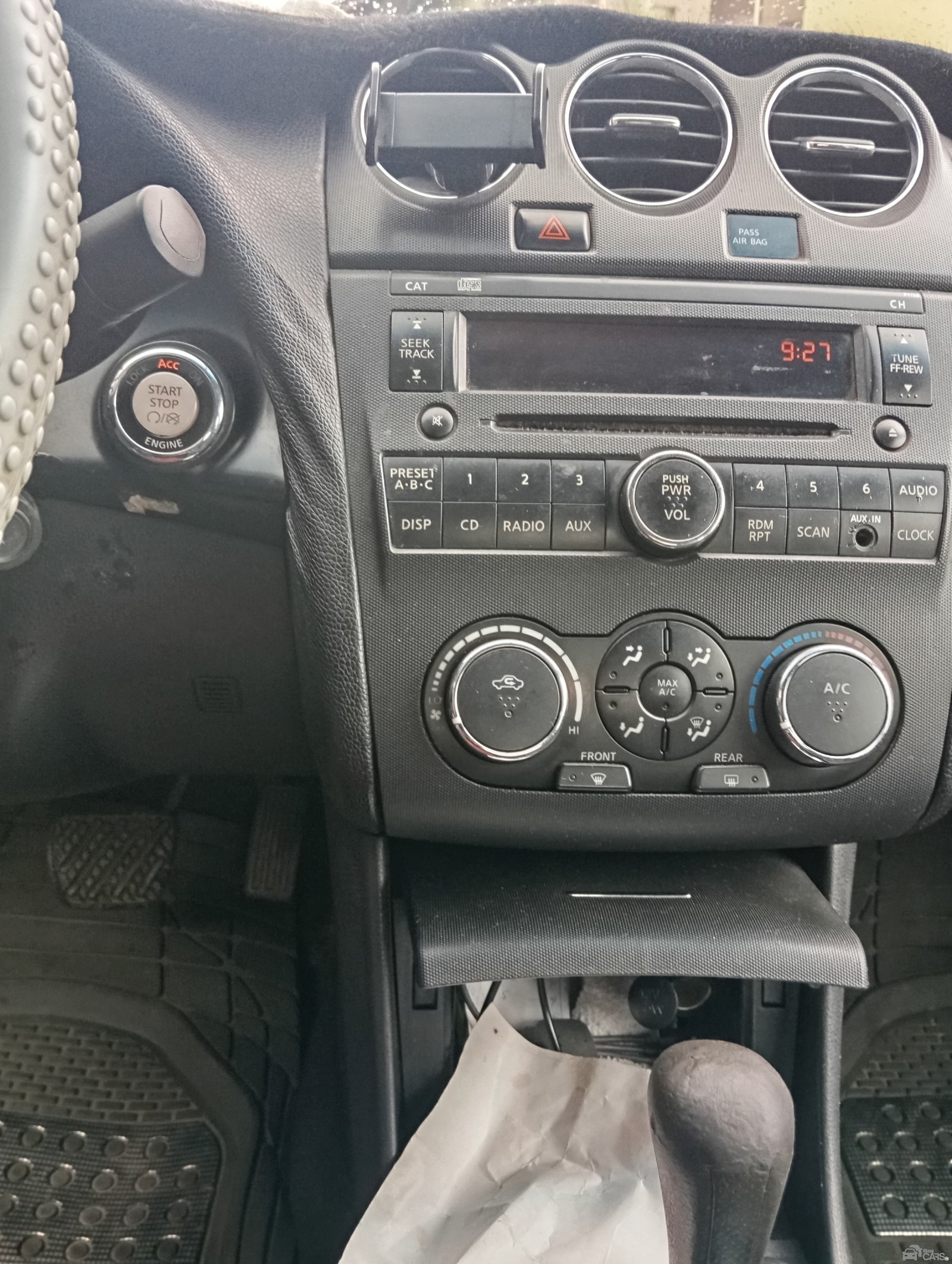 Nissan Saloon Car — Front seats