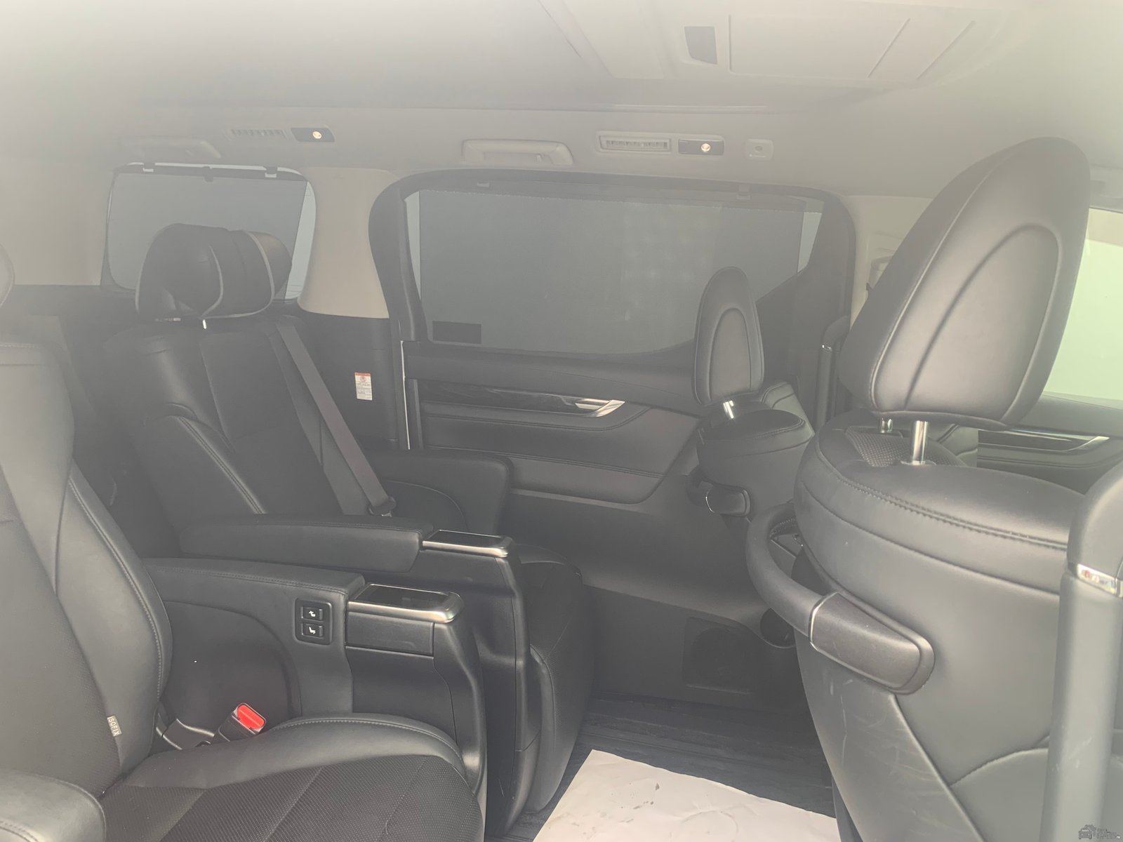 2019 Toyota 3UNITS Alphard — Front seats