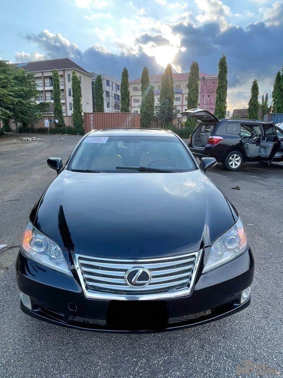 2011 Lexus ES350 — Side profile