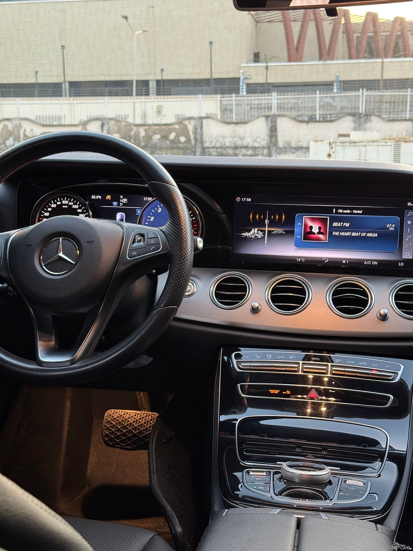 Mercedes-Benz Mercedes Benz — Side profile