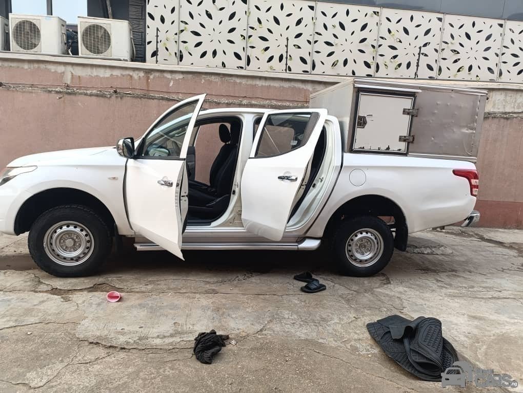 2017 Mitsubishi Company Barely — Front seats