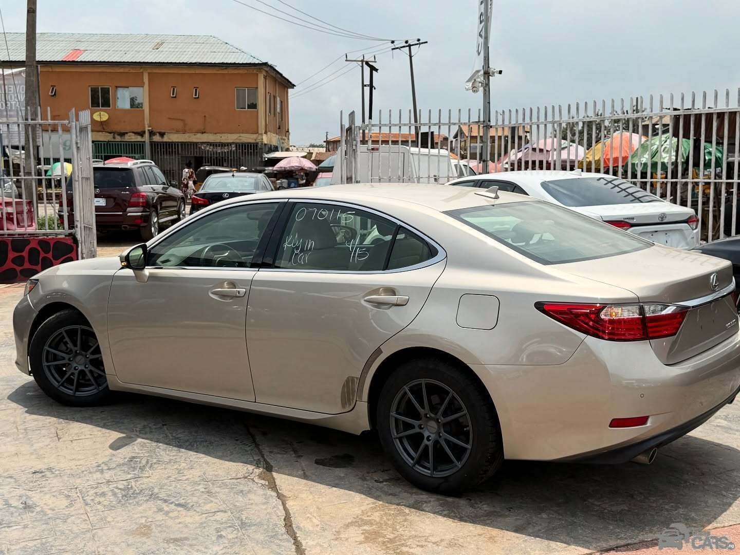 2013 Lexus ES350 — Side profile