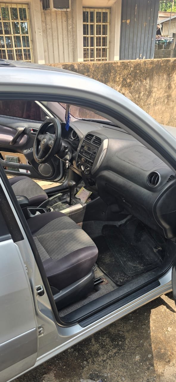 2005 Unknown Toyota rav4 — Front seats