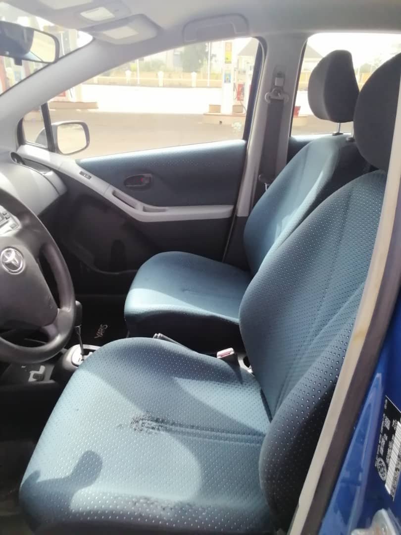 Unknown Toyota Matrix — Rear 3/4