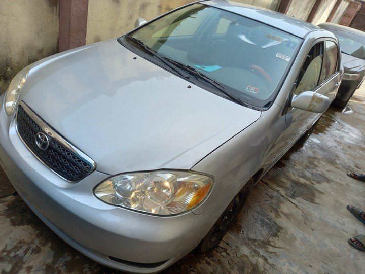 Unknown Toyota Corolla — Side profile
