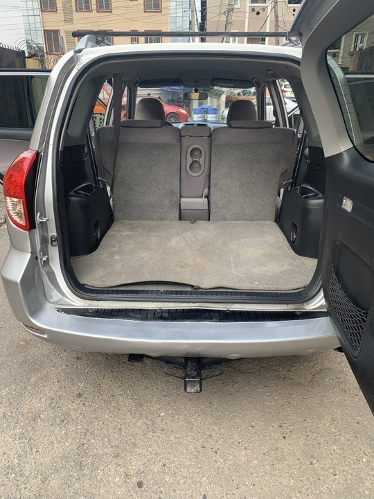 Unknown Toyota RAV4 — Rear 3/4