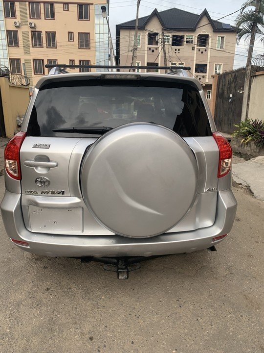 Unknown Toyota RAV4 — Front seats