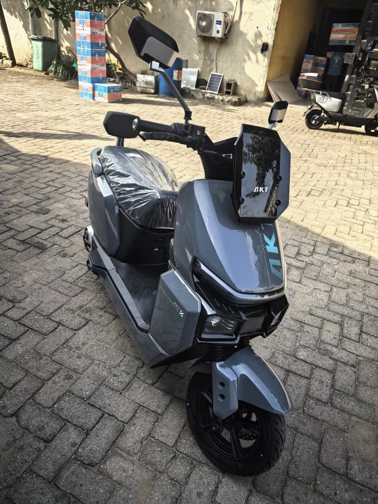 Unknown Electric scooter