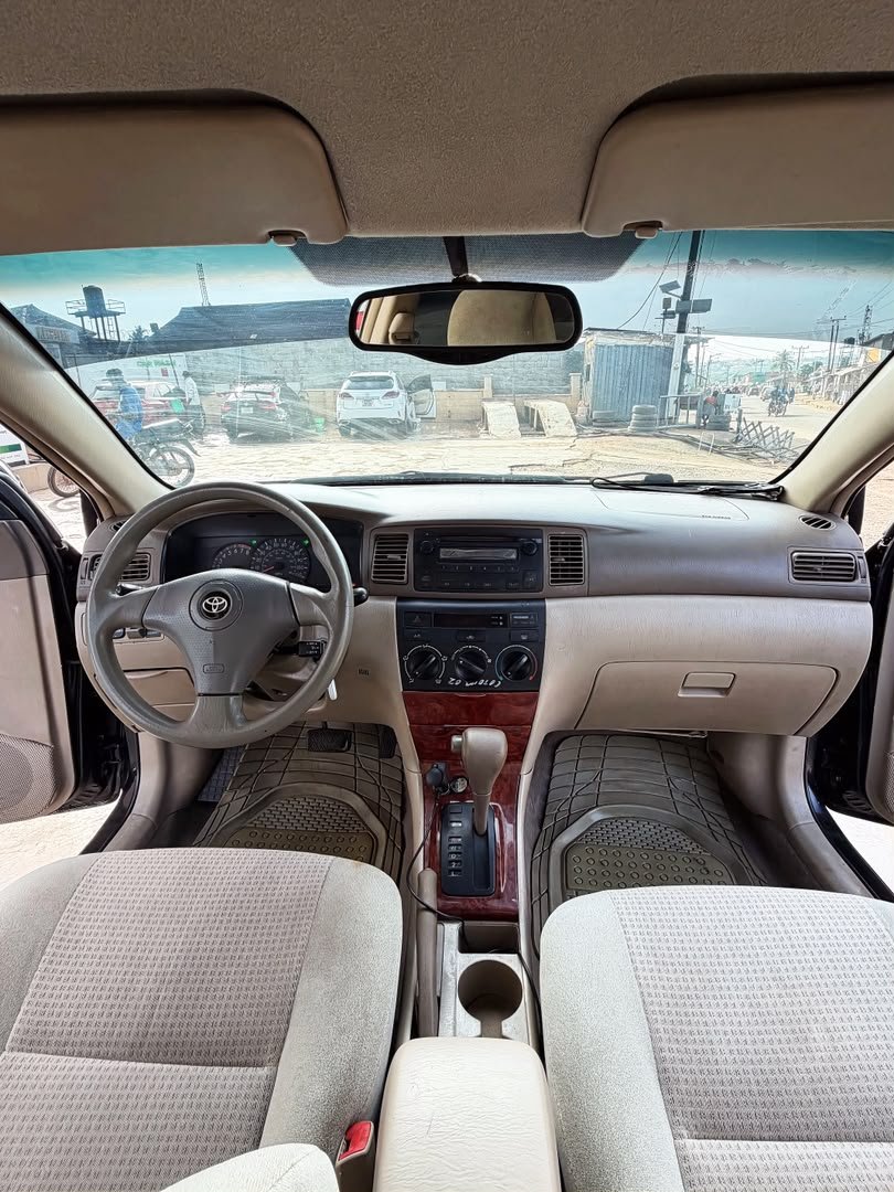 2006 Toyota Corolla LE, Front seats