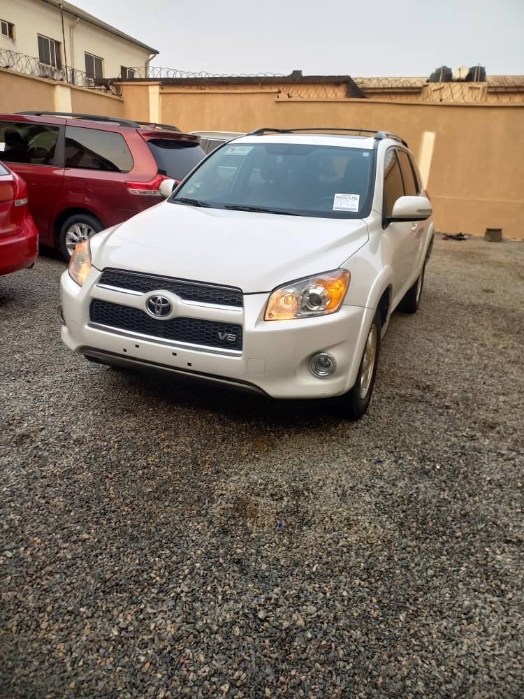 2010 TOYOTA RAV4 Limited Edition V6, Rear seats