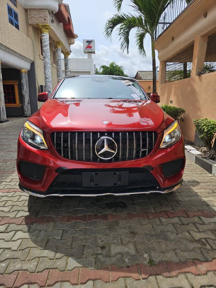 2017 Mercedes-Benz GLE Base — Side profile