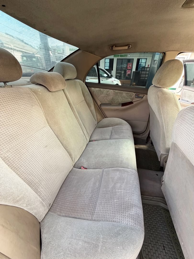 2006 Toyota Corolla LE, Rear seats