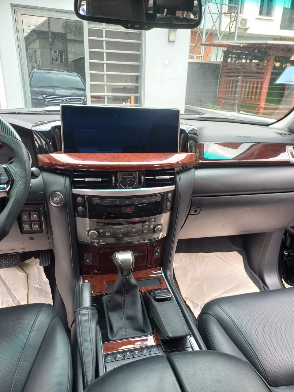 2014 Lexus LX LX — Side profile