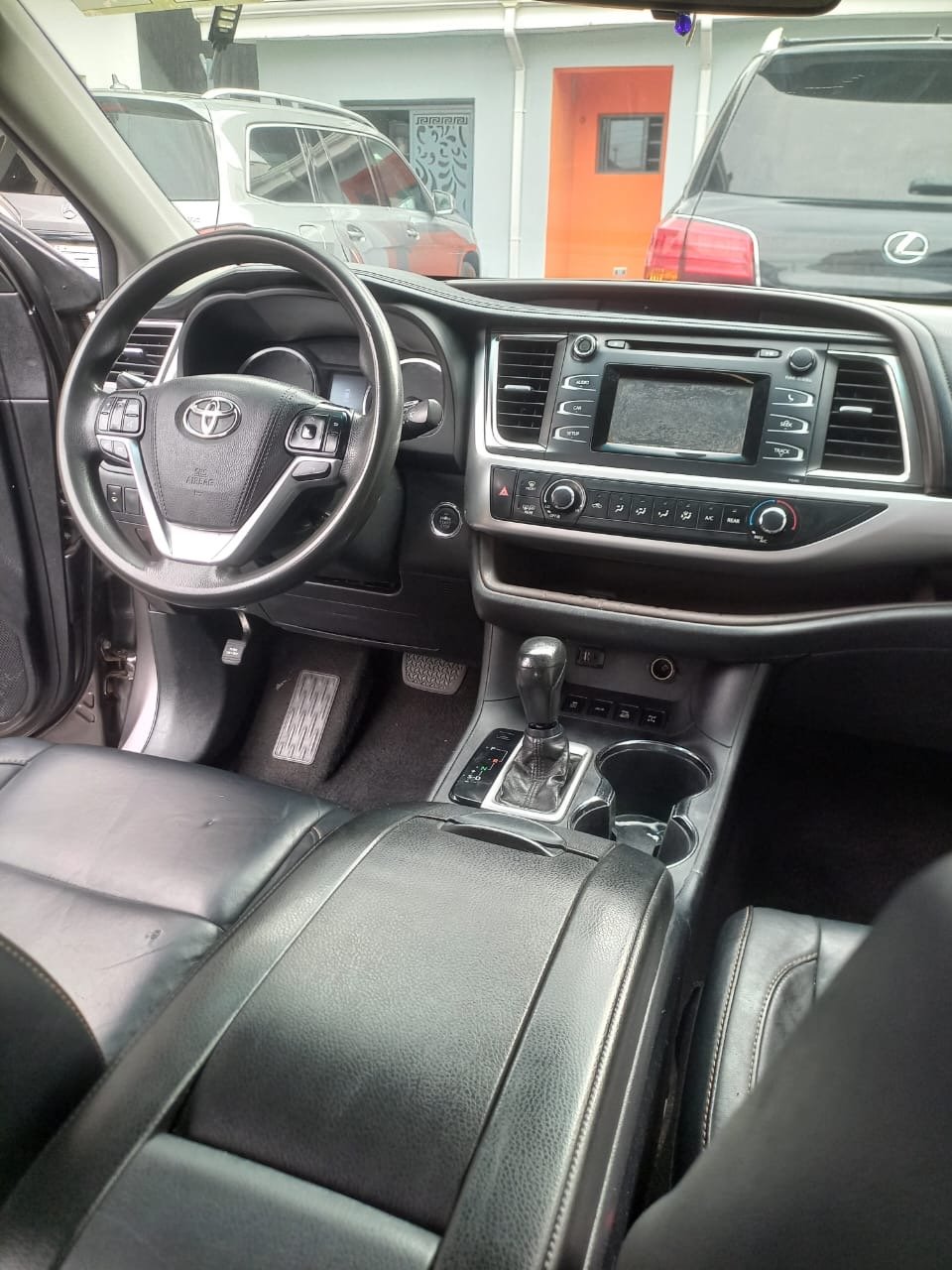 2016 Toyota Highlander AWD V6 — Side profile