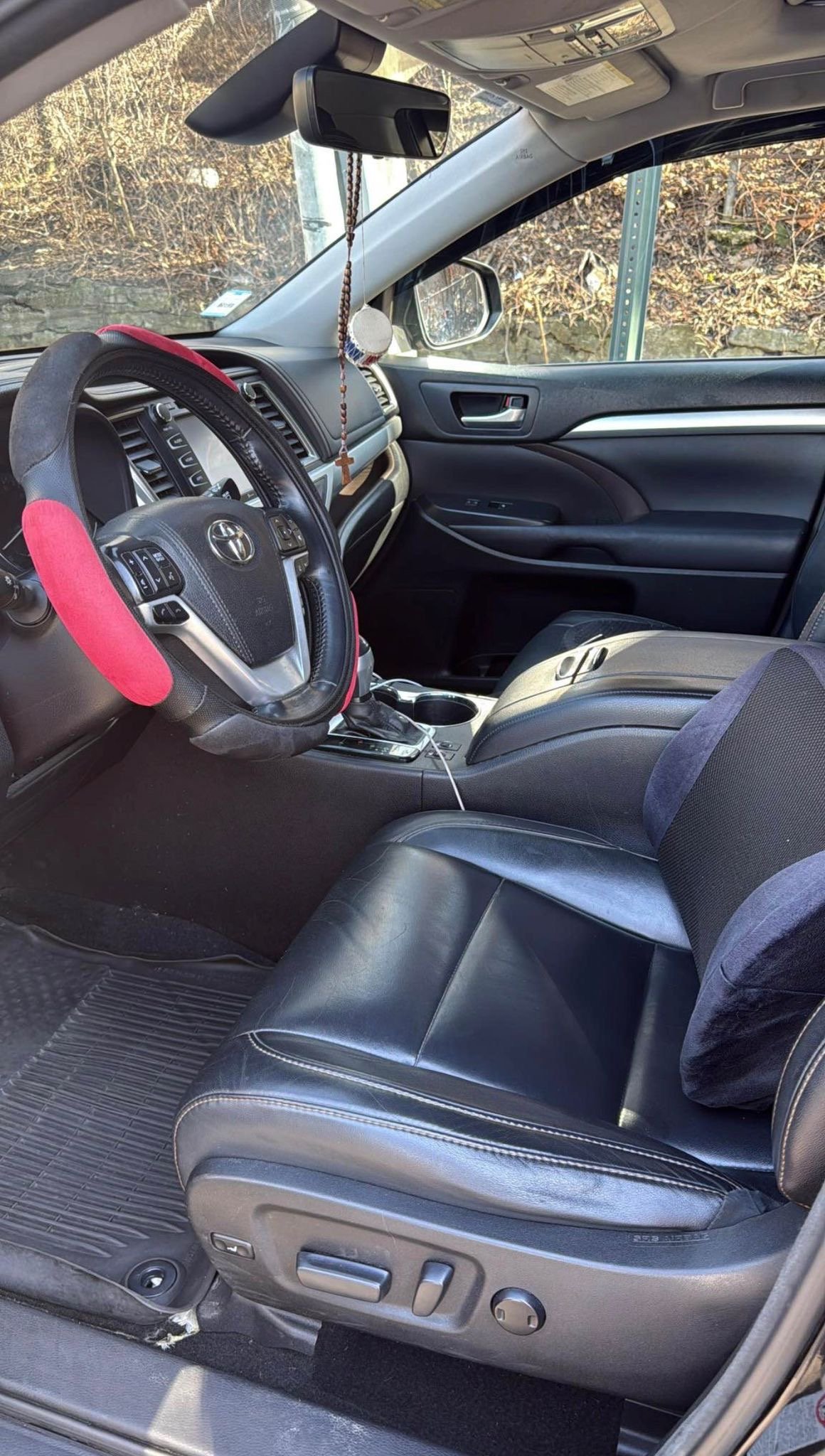 2017 Toyota Highlander SE, Front seats