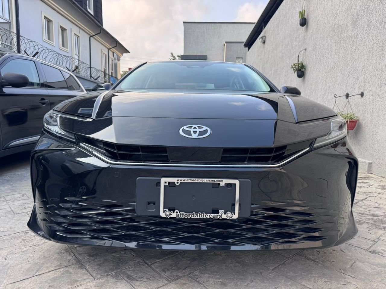 2025 TOYOTA, Side profile