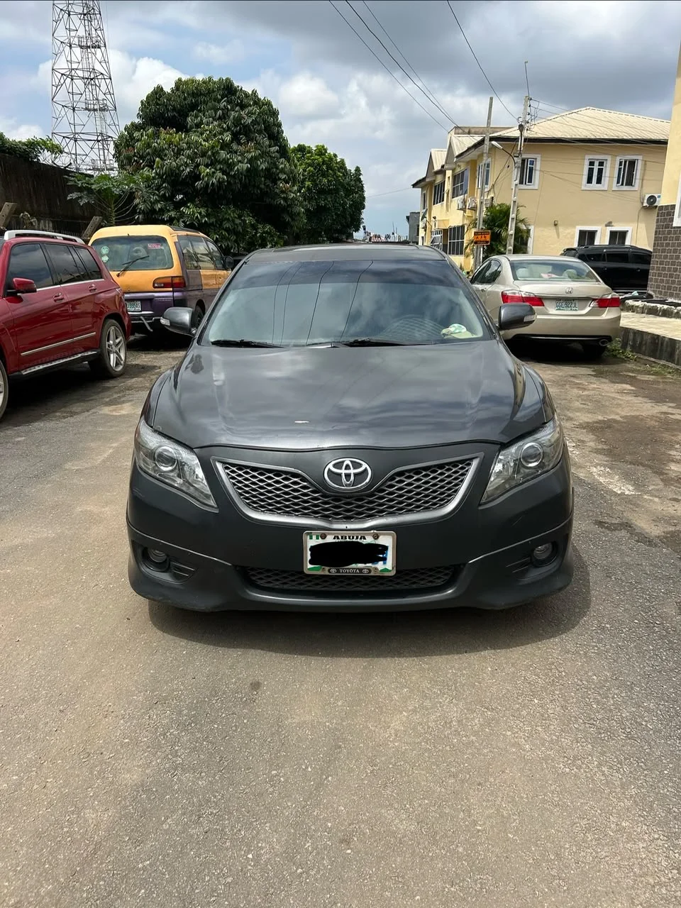 2010 Toyota Camry SE, Side profile