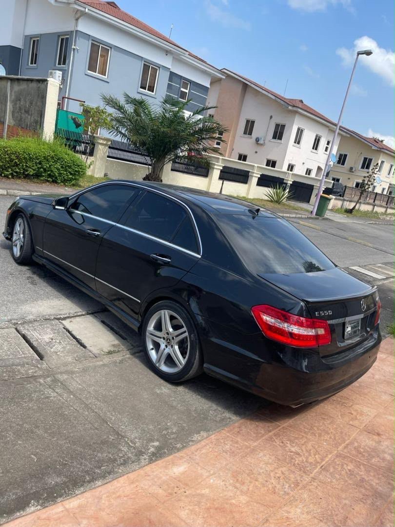 2011 Mercedes-Benz E-Class 4MATIC — Front seats