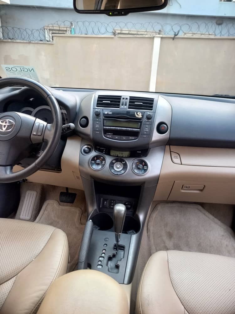 2010 TOYOTA RAV4 Limited Edition V6, Rear 3/4