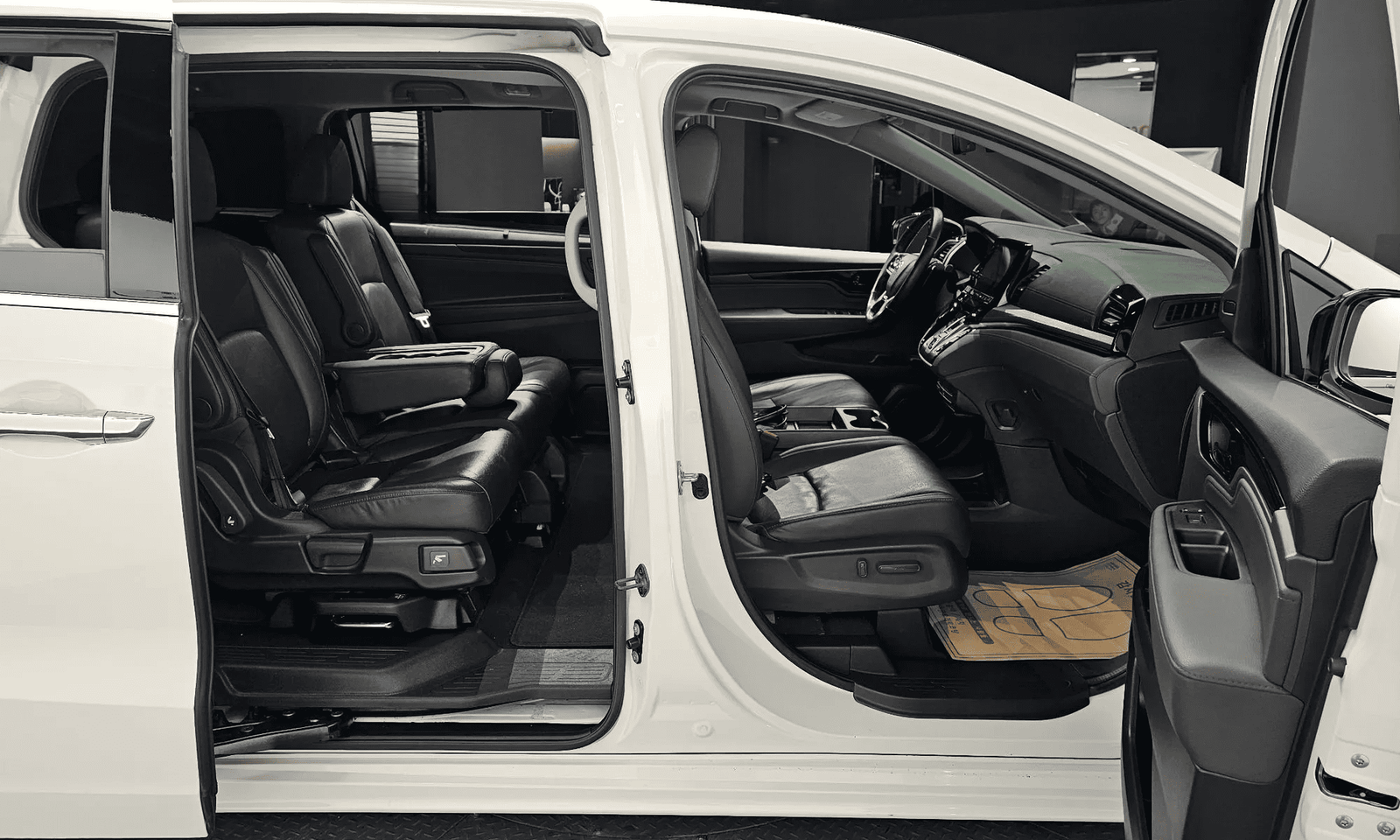 2019 Honda Odyssey Touring — Front seats