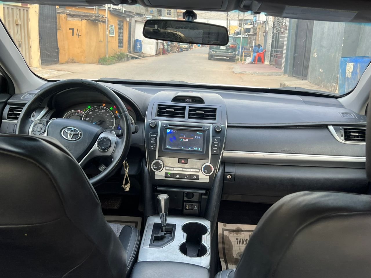 2012 Toyota Camry SE — Front seats