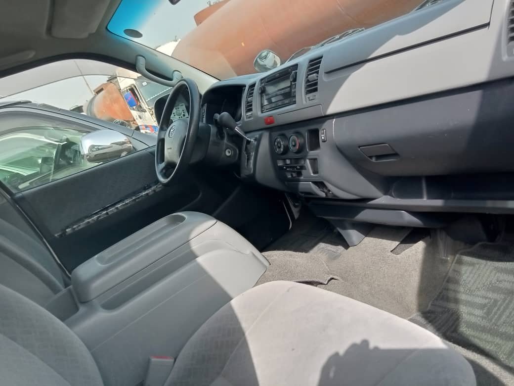 2012 Toyota Hiace 1.54, Rear 3/4